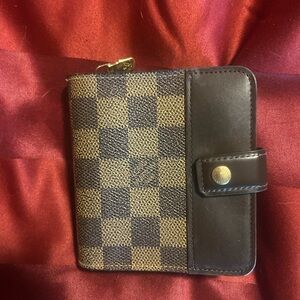 Louis Vuitton damier compact zip/bifold